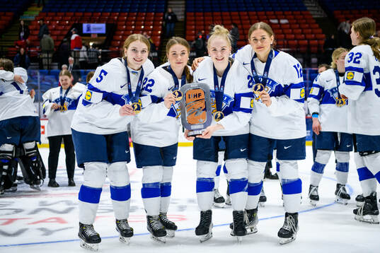 Siiri Yrjola, Julia Schalin, Anna-Kaisa Antti-Roiko and