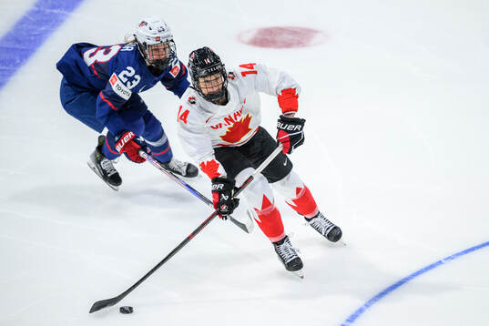 Hannah Bilka of USA and Renata Fast of Canada