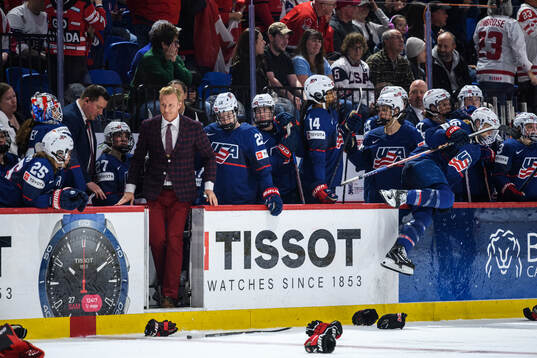 Head coach John Wroblewski and players of USA look dejected