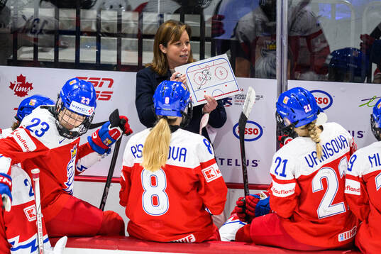 Head coach Carla MacLeod of Czech Republic
