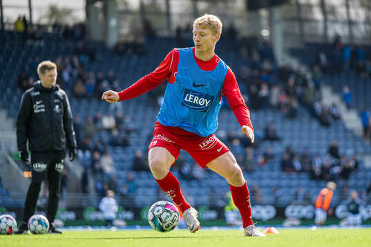 Sivert Heltne Nilsen of Brann warms up