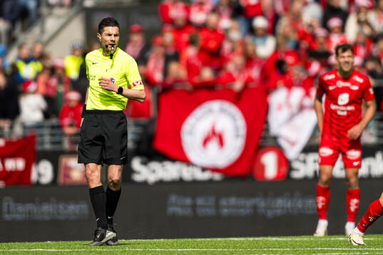 Tore Hansen, referee