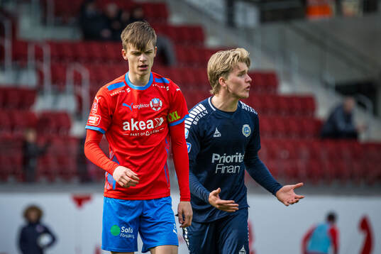 Helsingborgs Adrian Svanbäck och Utsiktens Sebastian