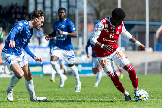 Trelleborgs Felix Hörberg och Sandvikens IFs Calvin Kabuye