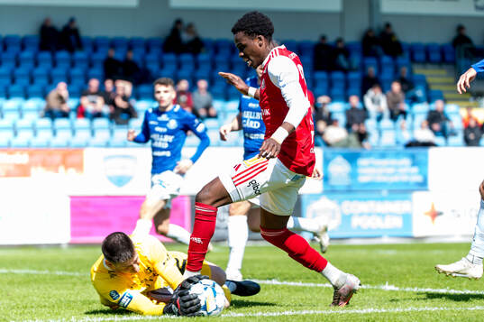 Trelleborgs målvakt Andreas Larsen och Sandvikens IFs