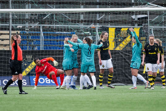 Kristianstads Katla Tryggvadottir jublar