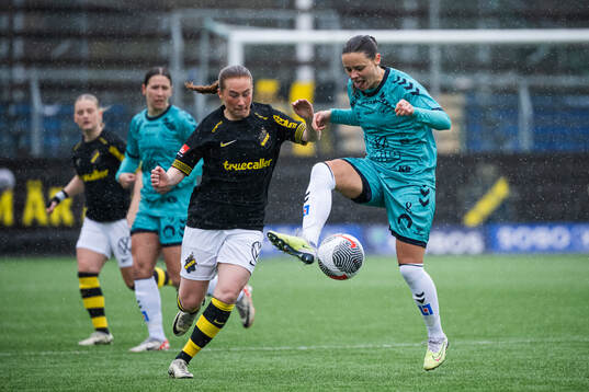 AIKs Ella Reidy och Kristianstads Alice Nilsson