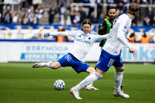 IFK Norrköpings Arnor Traustason och GAISs Mervan Celik