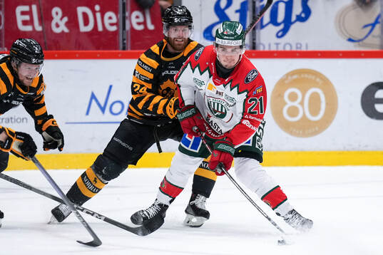 Skellefteås Oscar Lindberg och Frölundas Jere Innala