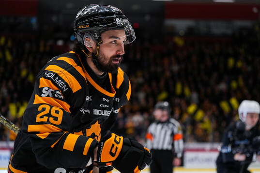 Skellefteås Dylan Sikura jublar