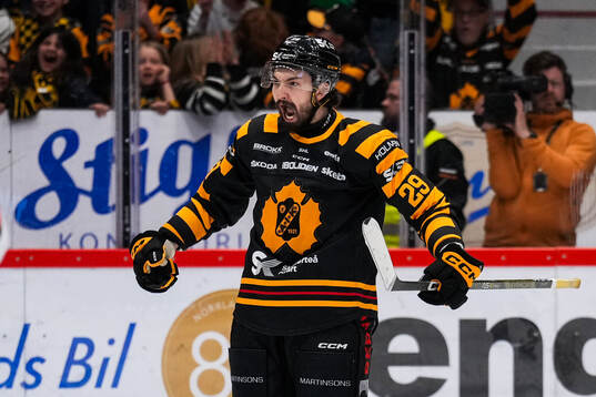 Skellefteås Dylan Sikura jublar