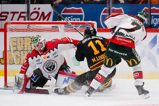 Frölundas målvakt Lars Johansson och Henrik Tömmernes