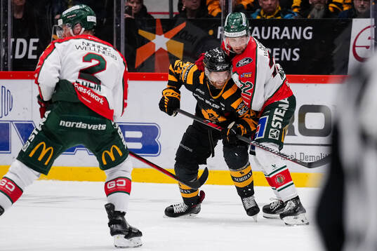 Skellefteås Oscar Lindberg och Frölundas Linus Nässen