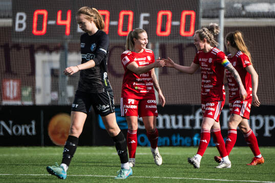 Piteås Selina Henriksson och Cecilia Edlund jublar