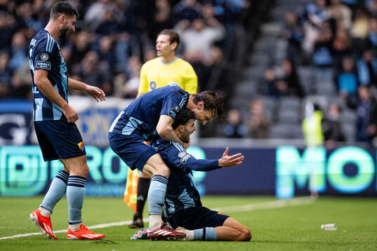 Djurgårdens Albin Ekdal och Deniz Hummet  jublar