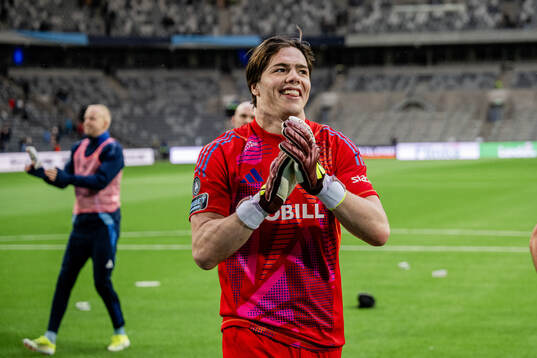 Djurgårdens målvakt Jacob Widell Zetterström jublar