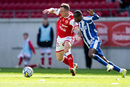 Kalmars Alexander Gersbach och IFK Göteborgs Malick Junior