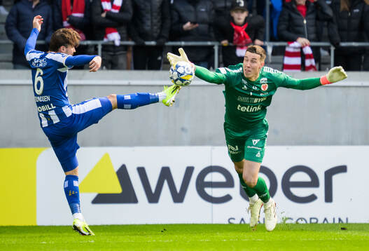IFK Göteborgs Anders Trondsen och Kalmars målvakt Samuel