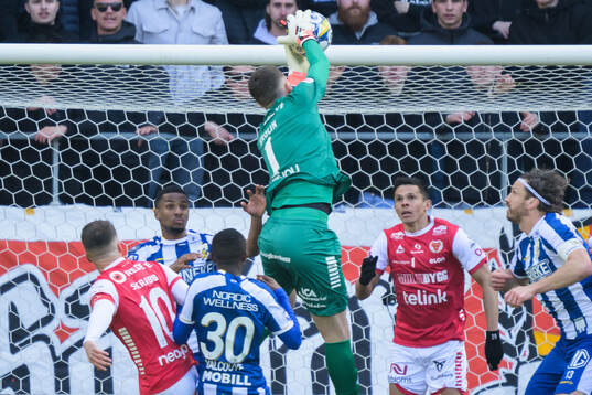 IFK Göteborgs Malick Junior Yalcouye och Kalmars målvakt