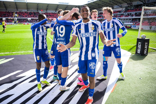 IFK Göteborgs Arbnor Mucolli och Paulos Abraham jublar