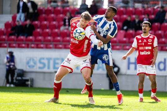 Kalmars Lars Saetra och IFK Göteborgs Paulos Abraham