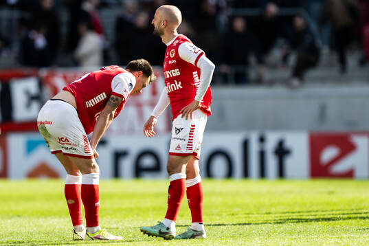 Kalmars Melker Hallberg och Robert Gojani deppar