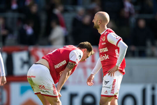 Kalmars Melker Hallberg och Robert Gojani deppar