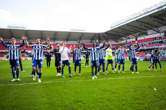 Göteborg spelare jublar