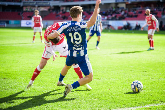 Kalmars Kevin Jensen och IFK Göteborgs Arbnor Mucolli