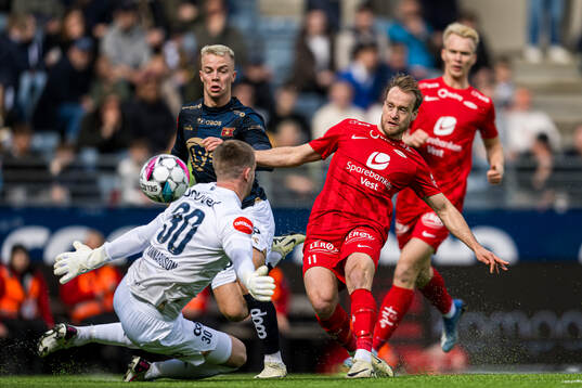 Bård Finne of Brann missing a chance to score