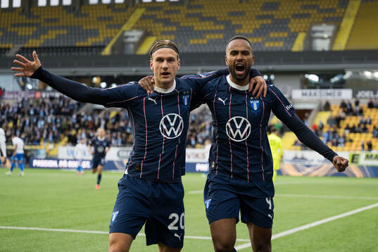 Malmö FFs Isaac Kiese Thelin och Erik Botheim jublar