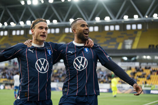 Malmö FFs Erik Botheim och Isaac Kiese Thelin jublar