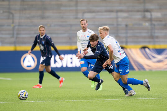Malmö FFs Oliver Berg och Värnamos Victor Larsson