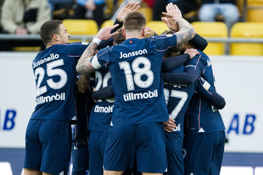 Malmö FFs Derek Cornelius jublar med lagkamrater