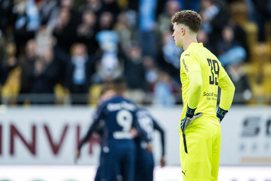 Värnamos målvakt Viktor Andersson deppar
