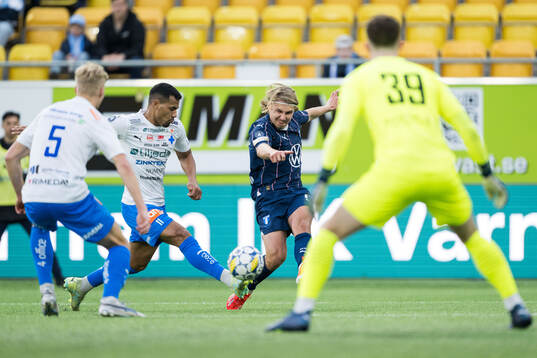 Värnamos Wenderson Oliveira do Nascimento och Malmö FFs
