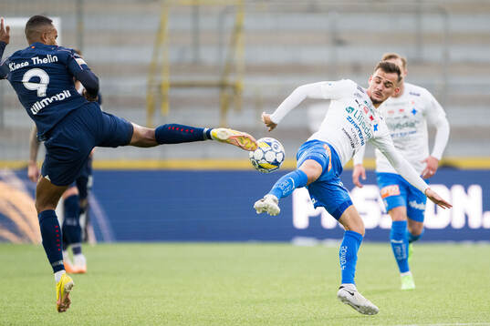 Malmö FFs Isaac Kiese Thelin och Värnamos Ajdin Zeljkovic