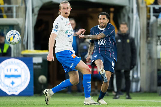 Värnamos Hampus Näsström och Malmö FFs Sergio Pena