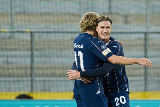Malmö FFs Erik Botheim jublar med Sebastian Nanasi