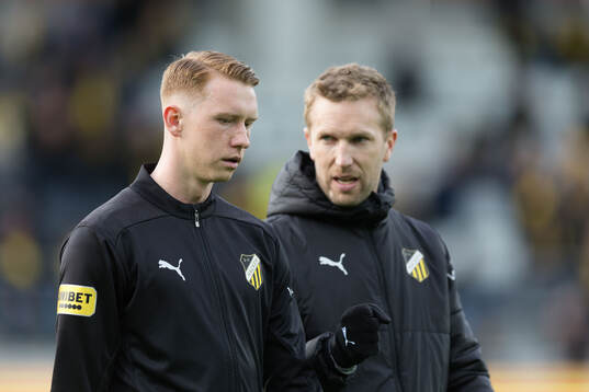 Häckens Julius Lindberg och assisterande tränare Rasmus