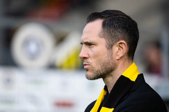 Häckens sportchef Martin Ericsson innan fotbollsmatchen i