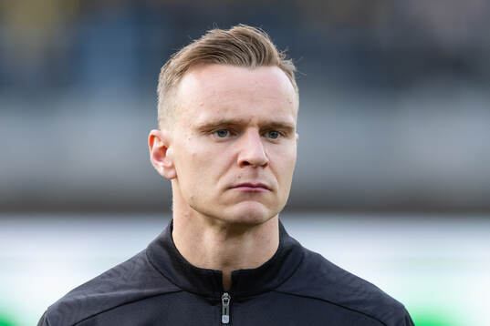 Häckens Marius Lode på line up innan fotbollsmatchen i