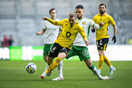 Elfsborgs Niklas Hult och Hammarbys Abdelrahman Boudah Saidi