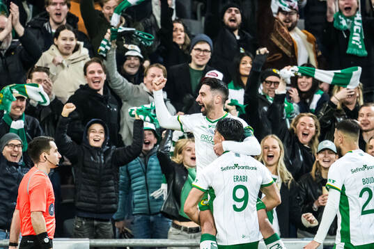 Hammarbys Nahir Besara jublar med Jusef Erabi