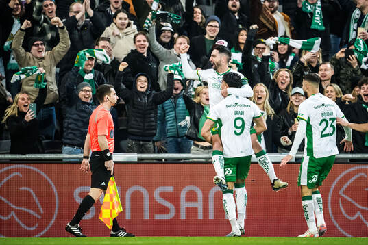 Hammarbys Nahir Besara jublar med Jusef Erabi