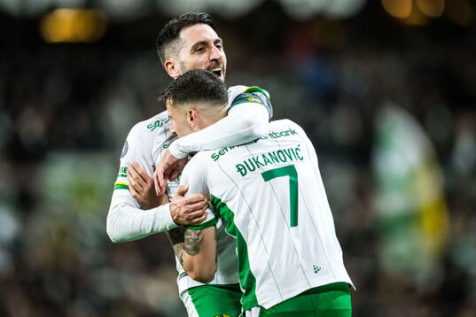 Hammarbys Viktor Dukanovic jublar med Nahir Besara