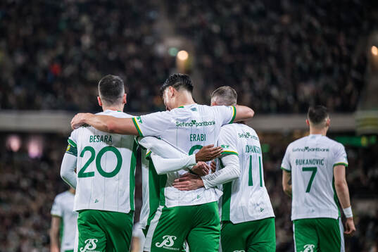 Hammarbys Jusef Erabi jublar med lagkamraterna