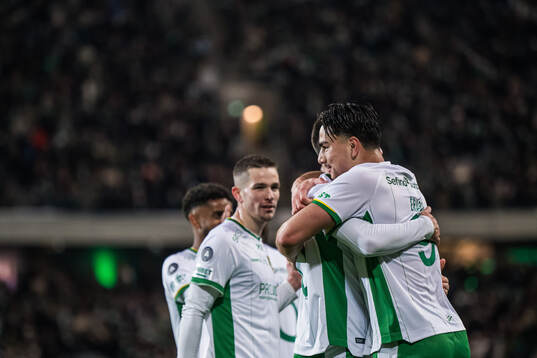 Hammarbys Jusef Erabi jublar med lagkamraterna