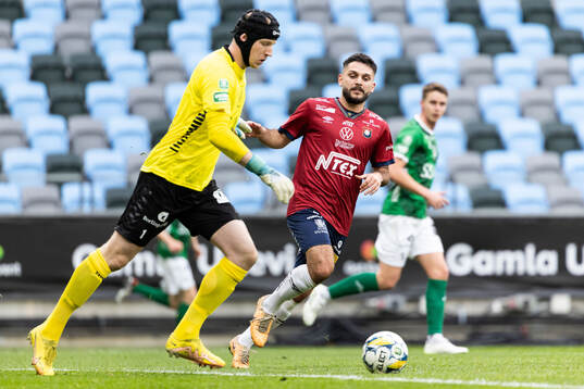 Brages målvakt Viktor Frodig och Örgrytes Edi Sylisufaj