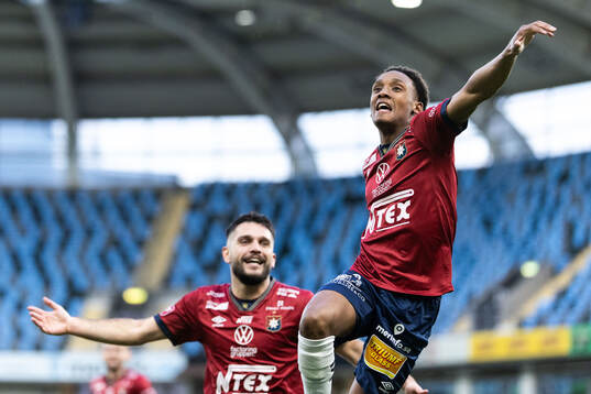 Örgrytes Aydarus Abukar och Edi Sylisufaj jublar